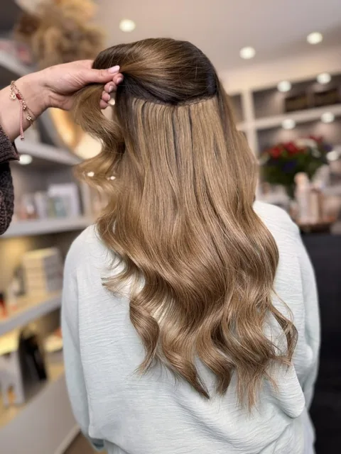 Haarverdichtung mit Echthaar-Extensions, braunes langes Haar, N.Y. Classic Hairsalon in Linden